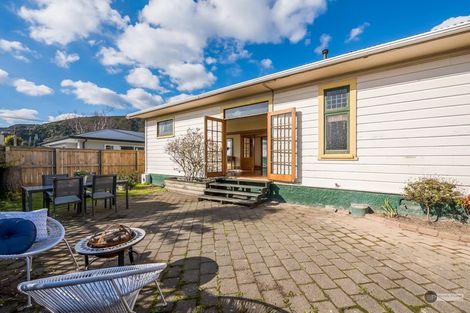 Photo of property in 1a Freyberg Street, Waterloo, Lower Hutt, 5011