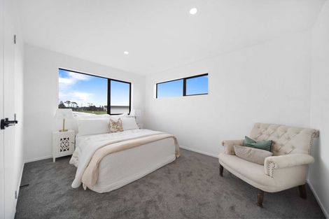 Photo of property in 9 Korowhiti Road, Clarks Beach, 2122