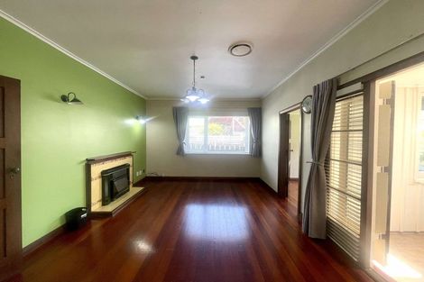 Photo of property in 25 Queensway, Three Kings, Auckland, 1024
