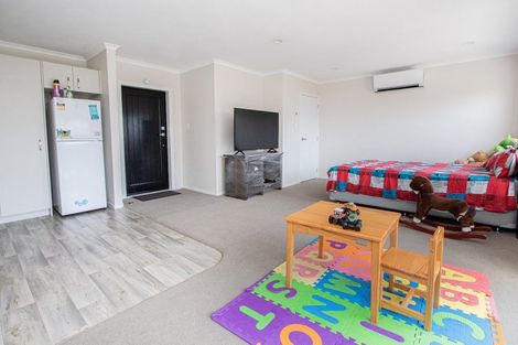 Photo of property in 2/9 Heath Street, Saint Andrews, Hamilton, 3200