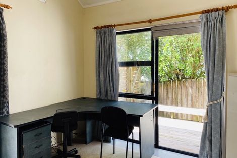 Photo of property in 211 Chelsea View Drive, Chatswood, Auckland, 0626