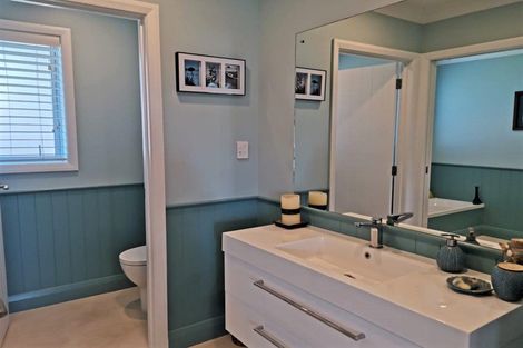 Photo of property in 2 Cayman Court, One Tree Point, 0118