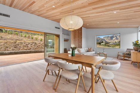 Photo of property in 33 Tomtit Crescent, Lake Hawea, 9382