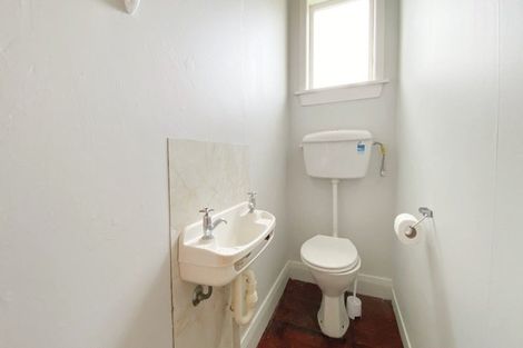 Photo of property in 32 Queensway, Three Kings, Auckland, 1024