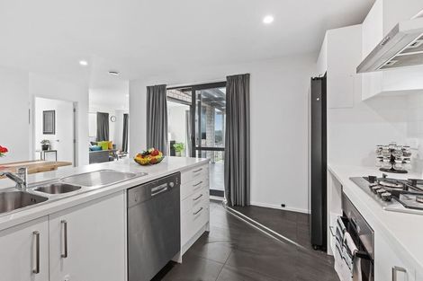 Photo of property in 16 Eric Gifford Drive, Ranui, Auckland, 0612