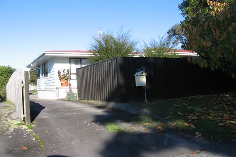 Photo of property in 16 Bridge Avenue, Te Atatu South, Auckland, 0610