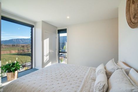 Photo of property in 10 Fife Court, Jacks Point, Queenstown, 9371