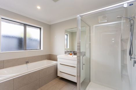 Photo of property in 17 Lloyds Close, Rolleston, 7614