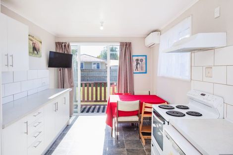 Photo of property in 11 Hendon Place, West End, Palmerston North, 4412