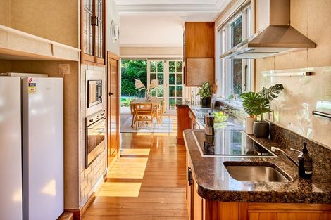 Photo of property in 2 Dillon Street, Lowry Bay, Lower Hutt, 5013