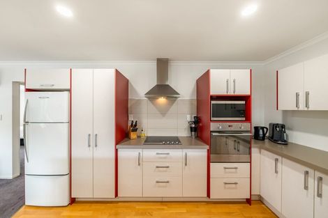 Photo of property in 17 Opal Avenue, Timberlea, Upper Hutt, 5018