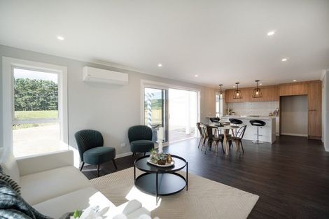 Photo of property in 44 Atlantic Drive, Fitzherbert, Palmerston North, 4410