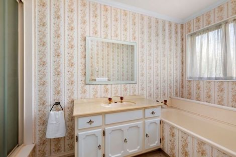 Photo of property in 47a Whites Line West, Woburn, Lower Hutt, 5010