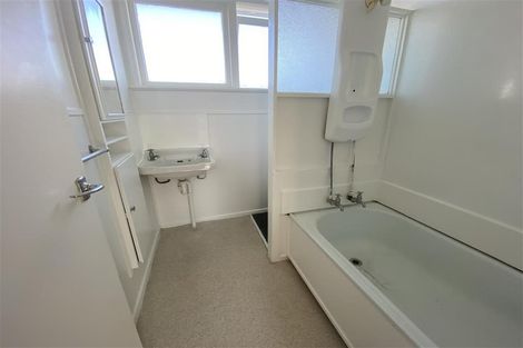 Photo of property in 2/411 Mount Albert Road, Mount Roskill, Auckland, 1041