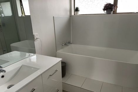 Photo of property in 34 Gilbass Avenue, Hamilton Lake, Hamilton, 3204