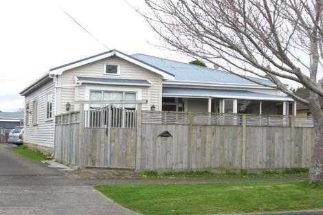 Photo of property in 29 Wallath Road, Westown, New Plymouth, 4310
