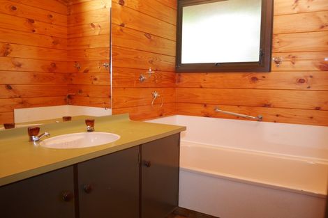 Photo of property in 1a Karaka Grove, Waikanae, 5036