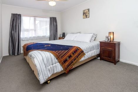 Photo of property in 2/83 Uxbridge Road, Cockle Bay, Auckland, 2014