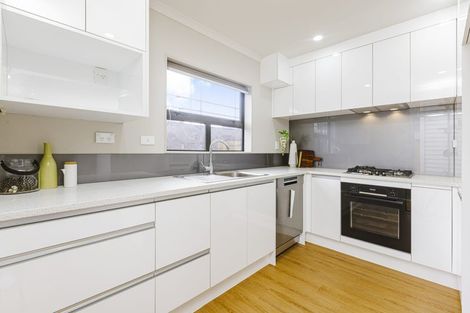 Photo of property in 89c Cascades Road, Pakuranga Heights, Auckland, 2010