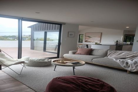 Photo of property in 2/182 Mount Pleasant, Mount Pleasant, Christchurch, 8081