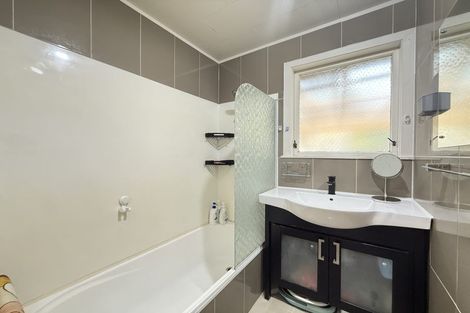 Photo of property in 31 Spinella Drive, Bayview, Auckland, 0629