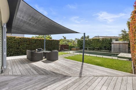 Photo of property in 3a Walton Street, Red Beach, 0932