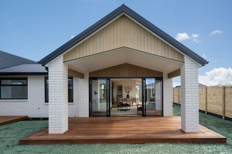 Photo of property in 14a Rose Leigh Drive, Cambridge, 3434