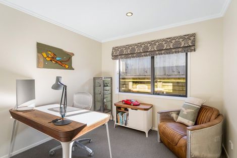 Photo of property in 43 Percy Kinsman Crescent, Riverstone Terraces, Upper Hutt, 5018