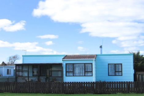 Photo of property in 13 Thomas Place, Foxton Beach, Foxton, 4815