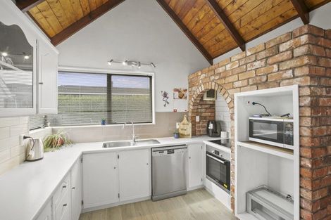 Photo of property in 288e Mangorei Road, Merrilands, New Plymouth, 4312