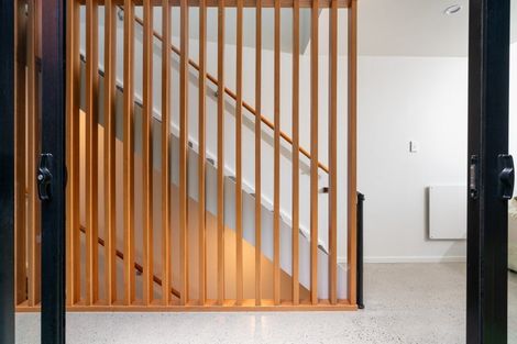 Photo of property in 2/50 Mandalay Terrace, Khandallah, Wellington, 6035