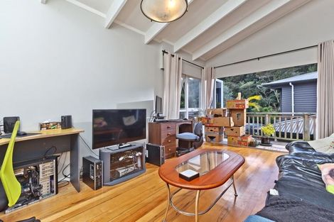 Photo of property in 74 Eskdale Road, Birkdale, Auckland, 0626