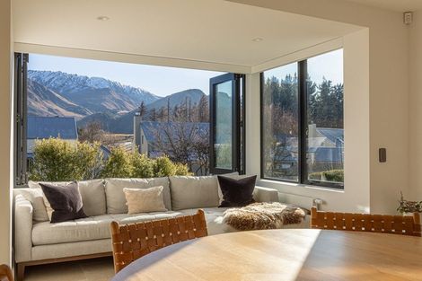 Photo of property in 29 Settlers Way, Arrowtown, 9371