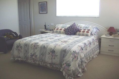 Photo of property in 24 Stranraer Crescent, Wattle Downs, Auckland, 2103