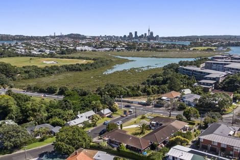 Photo of property in 6/40 Lake Road, Narrow Neck, Auckland, 0624