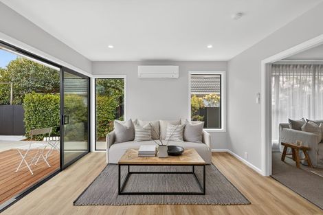 Photo of property in 15 Oakfield Street, Burnside, Christchurch, 8053