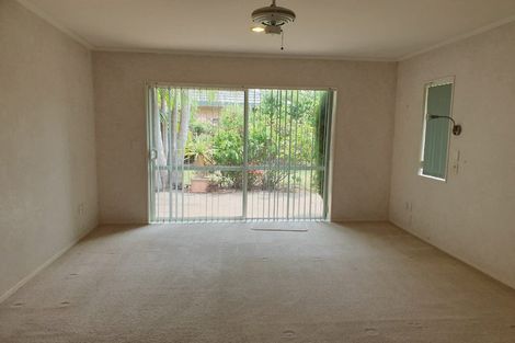 Photo of property in 122 Golfland Drive, Golflands, Auckland, 2013