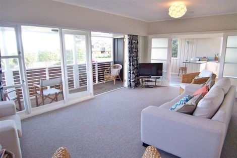 Photo of property in 1 Groves Road, Raumati Beach, Paraparaumu, 5032