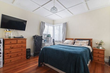 Photo of property in 2 Keeling Road, Henderson, Auckland, 0612