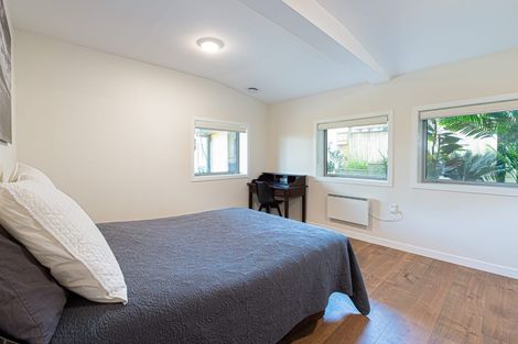 Photo of property in 29 Hyde Road, Rothesay Bay, Auckland, 0630