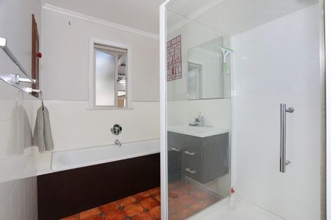 Photo of property in 21 Oxford Street, Marton, 4710