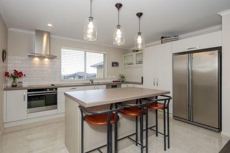 Photo of property in 10 Waikohi Avenue, Glenbrook, 2681