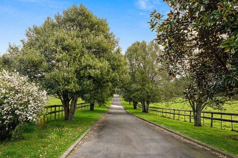 Photo of property in 27 Motu Road, Kumeu, 0891