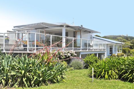 Photo of property in 1 Penguin Street, Leigh, 0985