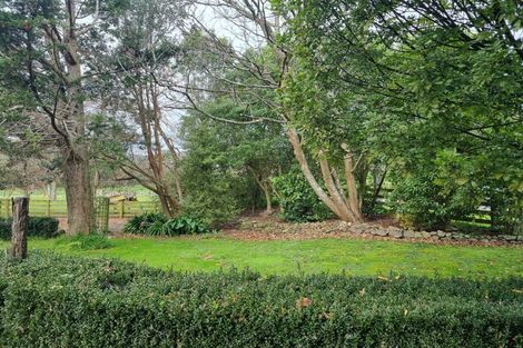 Photo of property in 473 Tararua Road, Levin, 5571