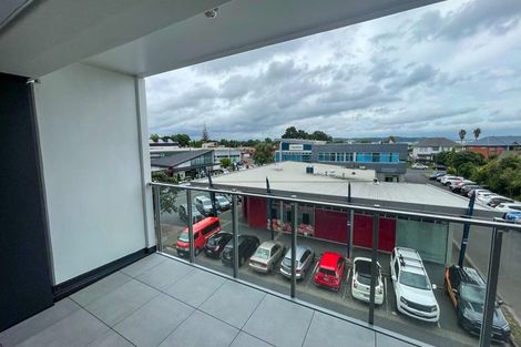 Photo of property in Bella Vista, 2d/84 Gunner Drive, Te Atatu Peninsula, Auckland, 0610