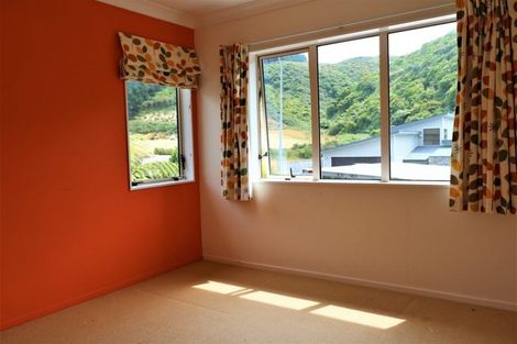 Photo of property in 211 Westchester Drive, Churton Park, Wellington, 6037