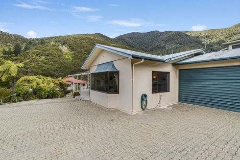 Photo of property in 11 Field Terrace, Okiwi Bay, French Pass, 7193