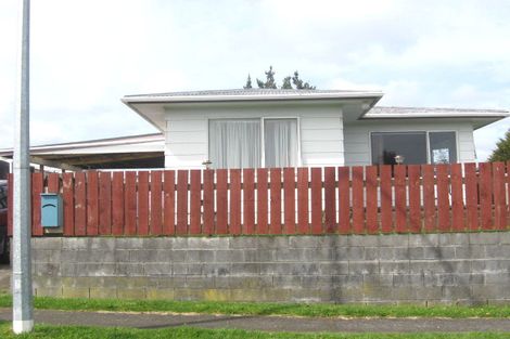 Photo of property in 4 Airedale Place, Waitara, 4320