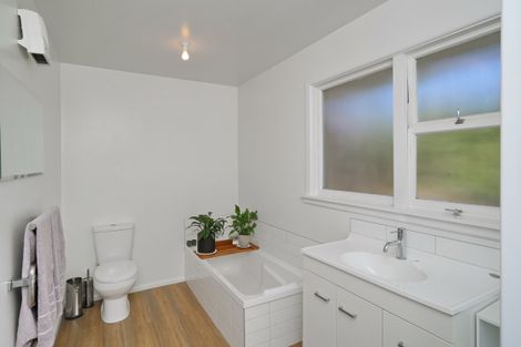 Photo of property in 80 Avonhead Road, Avonhead, Christchurch, 8042